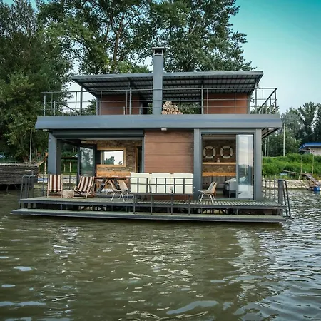 Mariner Boathouse Apartment