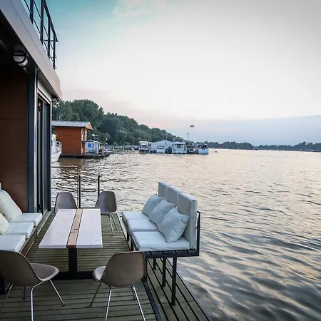 Mariner Boathouse Apartment Belgrade